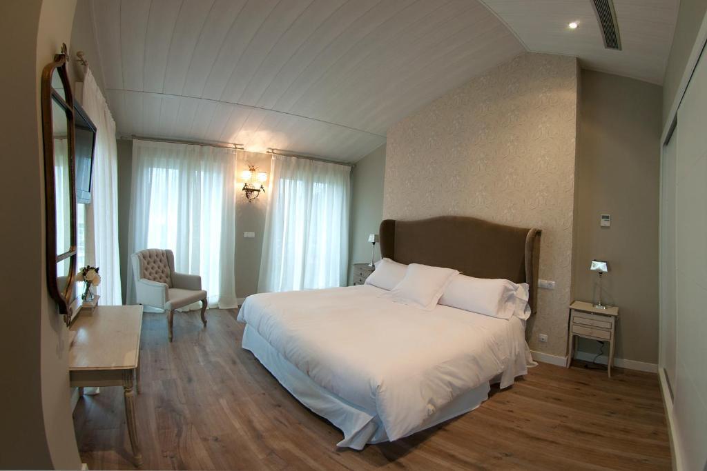 El Jardin De Vikera Guest House San Andres de Montejos Phòng bức ảnh