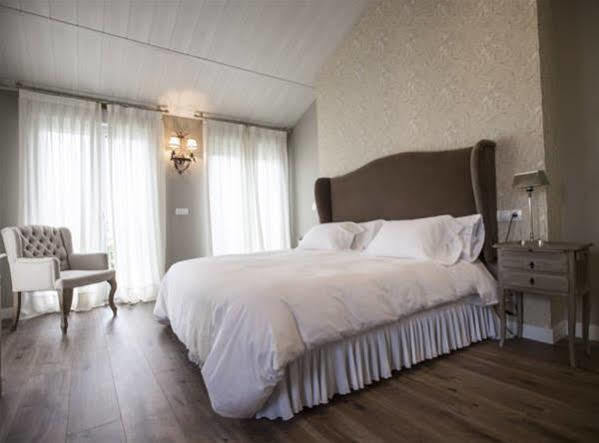 El Jardin De Vikera Guest House San Andres de Montejos Ngoại thất bức ảnh